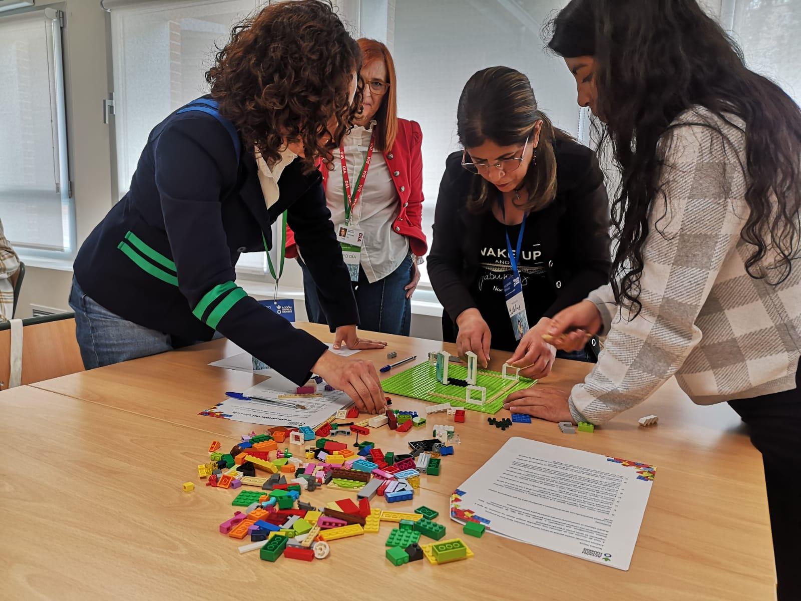 Participantes-Semillas-Madrid-2025-Talleres-Dinamicas-MujeresDinamicaLEGO-AcciónContraHambre-España