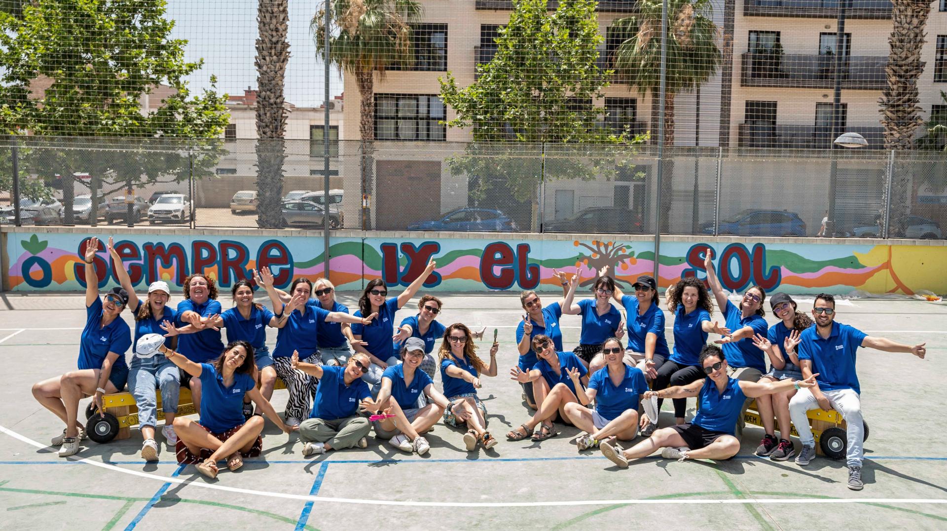 Alumnas y alumnos mural Paiporta-Carreras contra el Hambre-Valencia-España
