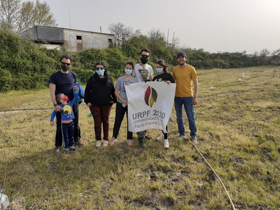 Grupo de personas en el campo