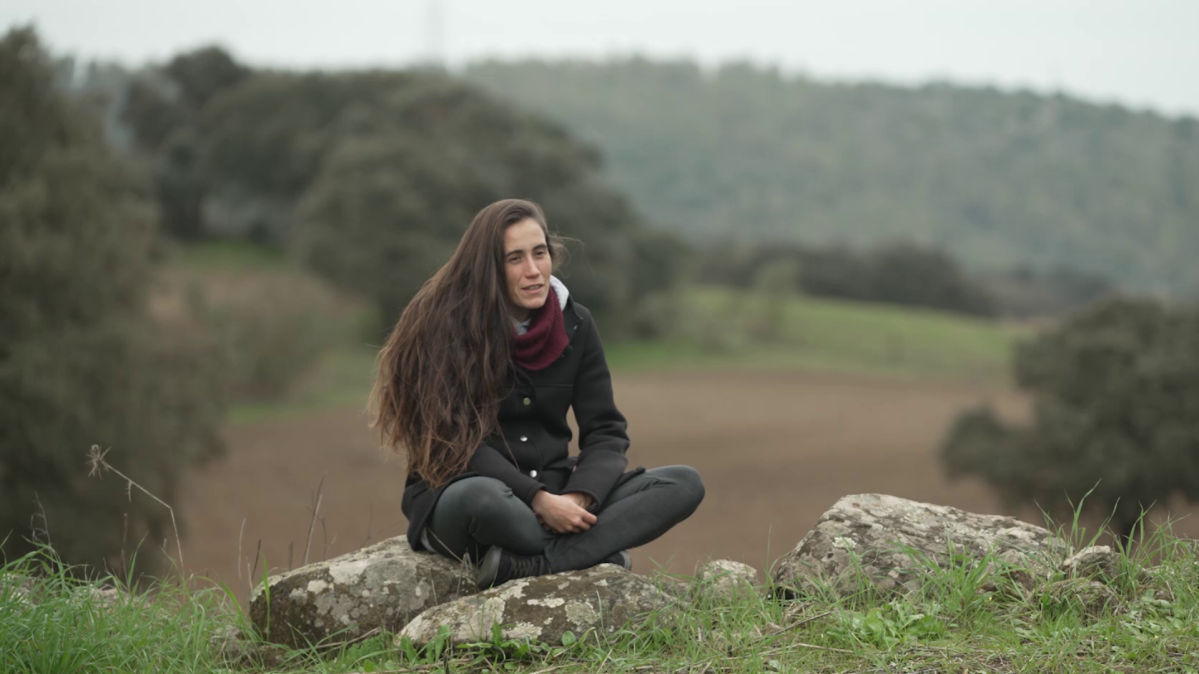 María Minguell en el campo-Joven mujer emprendedora-Itinerarios Emprendimiento Juvenil-Accion Social España-Dia Mundial Agua