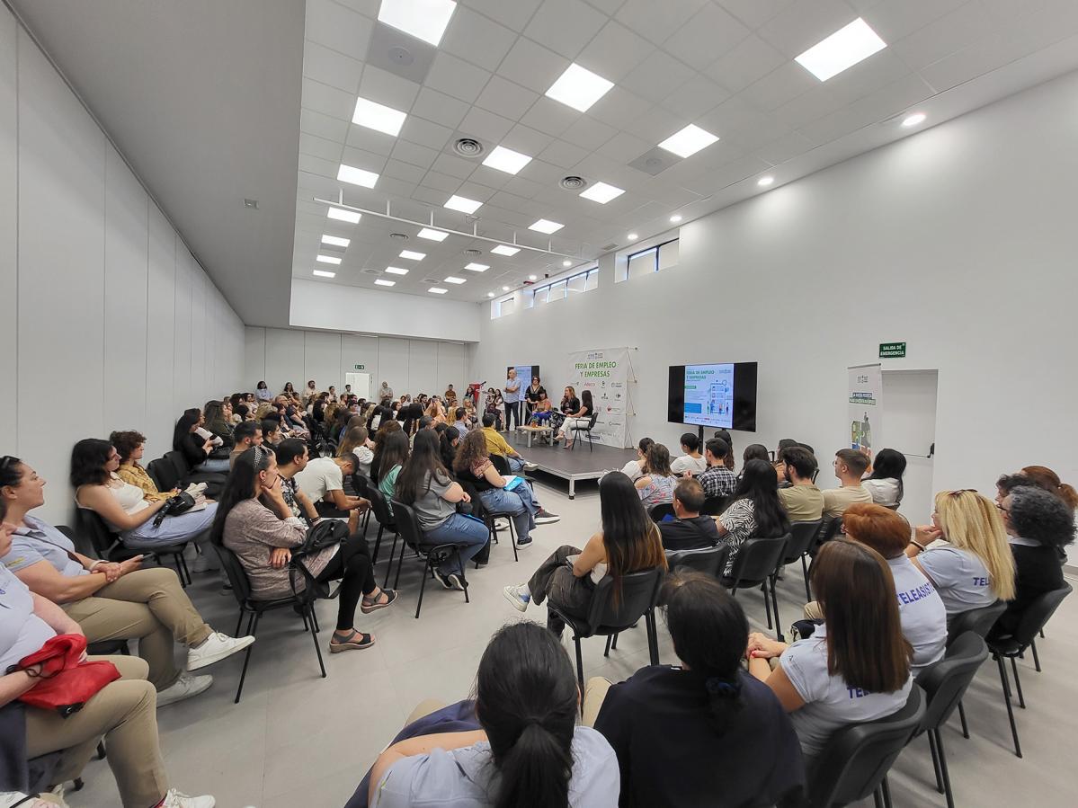 Asistentes-FeriaEmpleo-Sevilla-AccioncontraHambre-Andalucia